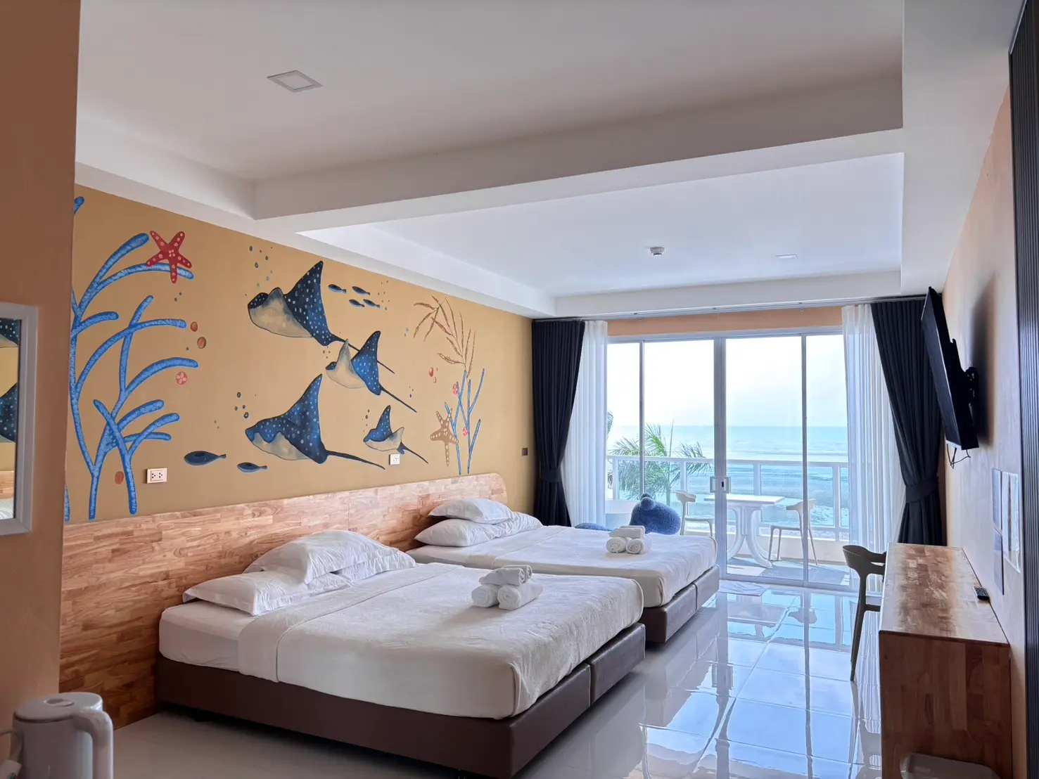 Seaview bedroom at De Mer resort - Klaeng