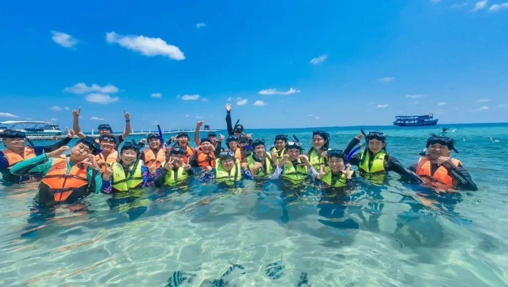 Group snorkeling tours available at De Mer Resort